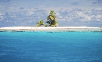 French Polynesia, Aratika atoll, sandbank